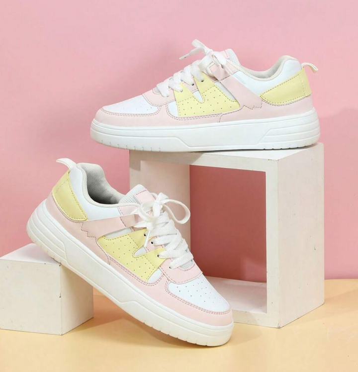 Fashionable Women's Sneakers - Naya