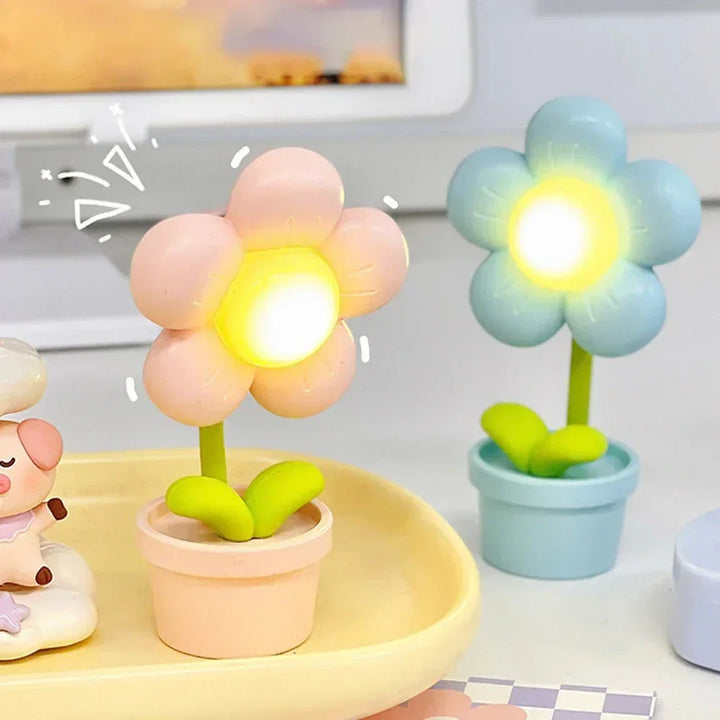 Small Flower Relaxing Table Lamp - BlossomGlow